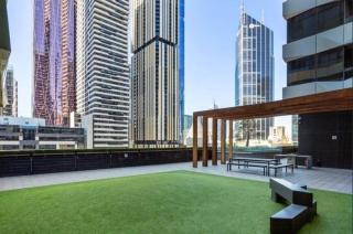 Luxurious 2BR Apartment - Central CBD Location with Pool, Gym - 8