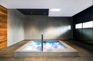 Luxurious 2BR Apartment - Central CBD Location with Pool, Gym - 5