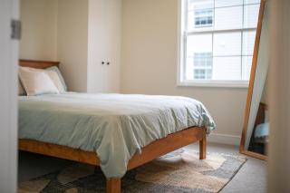 3 Bed Family Retreat Classic Charm With Park Views - Christchurch - 2