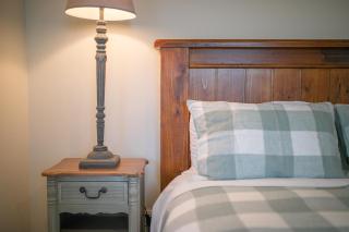 3 Bed Family Retreat Classic Charm With Park Views - Christchurch - 1