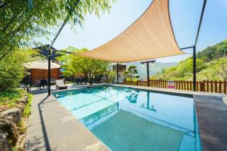 Miryang Pine Tree Pool Villa Pension - Miryang - 3