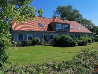 Holiday Apartment With Sea View, Near The Beach - - 0