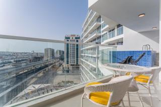 City Views 2BR and Assistant Room with Mini Private Pool in Balcony, Gemz by Danube, Al Furjan by Deluxe Holiday Homes - 2