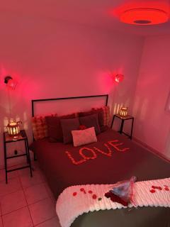 Suite Eden Spa, Appart'hôtel bien être , Patio de standing barbecue - TV XL CinéSport, Lit Q-Size, Wifi, P-Gratuit en Résidence - - 7