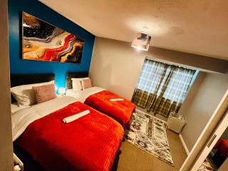 Chic 2BR escape with comfort and style - Luton - 7
