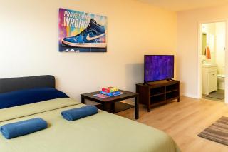Redondo Huge 1Bedroom,3 Queens, close to Beach Sleeps 7 - Redondo Beach - 3