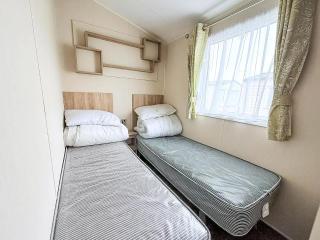 Lovely Caravan With Decking And Outside Furniture At Broadland Sands Ref 20113Bs - Hopton on Sea - 1