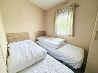Wonderful Dog-Friendly Caravan At Kessingland Beach In Suffolk Ref 90033Bc - Benacre - 1