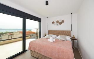 4 Bedroom Awesome Home In Maslenica - Maslenica - 4