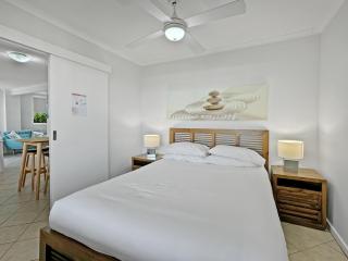 Oceanfront 4-Bed Haven with BBQ & Alfresco Dining - Malua Bay - 2