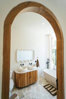 Exquisite 3br Enclosed Living 5 Min To Labrisa - Canggu - 7
