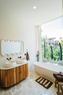 Exquisite 3br Enclosed Living 5 Min To Labrisa - Canggu - 9