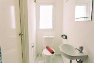 Homey and Tidy Studio Room Aeropolis Apartment By Travelio - Tangerang - 3