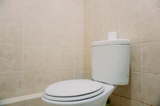Studio Furnished with Comfort Design Green Bay Pluit Apartment By Travelio - Jakarta - 7