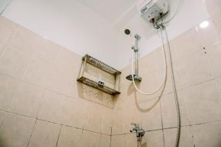 Studio Furnished with Comfort Design Green Bay Pluit Apartment By Travelio - 6