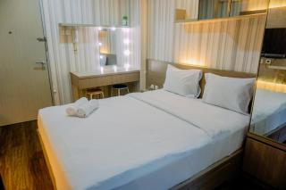 Studio Furnished with Comfort Design Green Bay Pluit Apartment By Travelio - Jakarta - 4