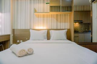 Studio Furnished with Comfort Design Green Bay Pluit Apartment By Travelio - Jakarta - 3