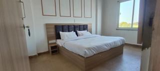 g one Hotel - - 2