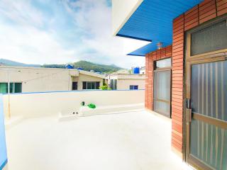 A spacious and pleasant accommodation for up to 10 people, Haeundae station walking 6 minutes and beach walking 8 minutes - 3