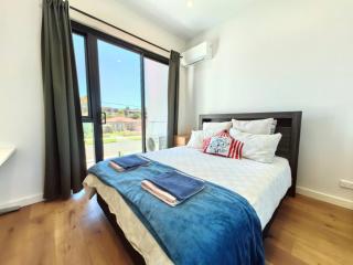 Bright and stylish room need train station - Riverwood - 0