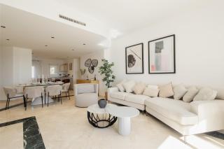 Apartment, with large private terrace and panoramic sea views, in Elviria Hills, Marbella - Marbella - 1