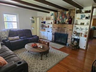 Hidden Gem on Hidden Valley Lane - - 7