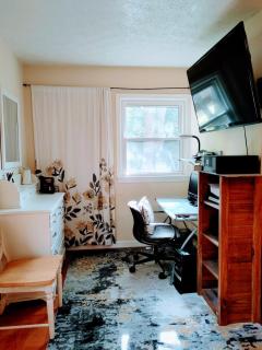 Hidden Gem on Hidden Valley Lane - - 1
