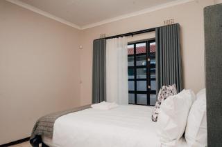 LE The Lustrous Home - Gaborone - 9