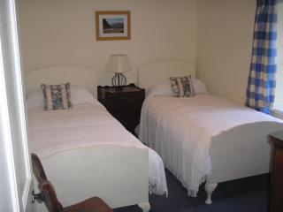 Cottage On The Square - 3