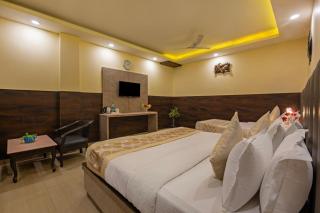 Hotel Mahajan International - Jāmb - 4