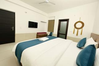 The Swarnim Hotel And Banquet - Noida - 1