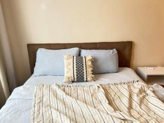 Two Flats with 6BR, 4BA - 3