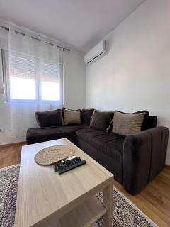 Modern 1BR with Garage, Great Spot - Podgorica - 8