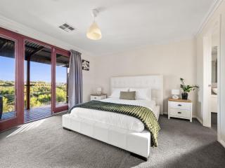Hillside Hideaway Heated Poolpets Beach & Town - Mandurah - 8