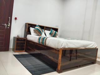 Raghukul Bhawan Guest Room - Ayodhya - 9