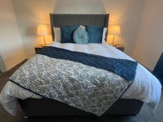 Comfy and Connected Standish Home - Two Mins from M6 Jct-27 - 1