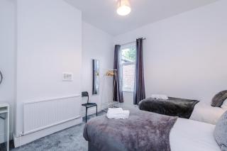 Large 3 bed House Sleeps 6 By Host A Home - Manchester - 1