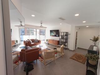 Modern Rambla Mercado Apartment - Alicante - 9