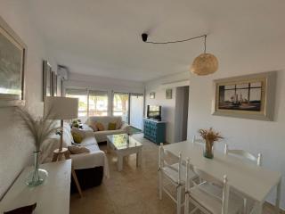 Lovely 2 bedroom apartment near the beach - 0