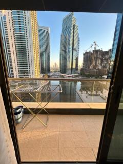 Click Stay - JLT - Studio & Balcony Lakes view Entire Apartment -JN - 2