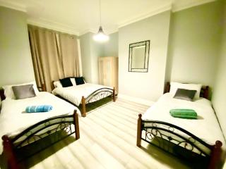 One Bed Ground Floor Apartment In Central London - Moffat - 9