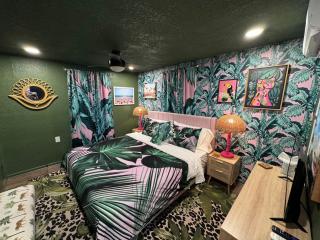 Kitschy Kottage - - 2