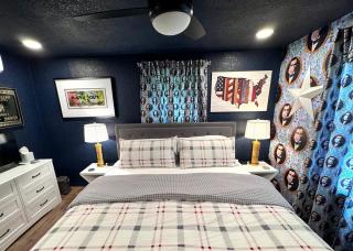 Kitschy Kottage - - 1