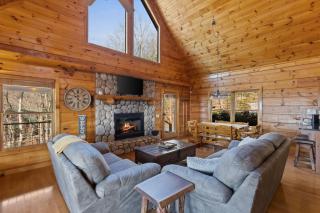 MTN Views Hot Tub Fire Pit Pool Table Games - 7