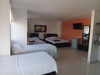 Hotel Intersuites - 8