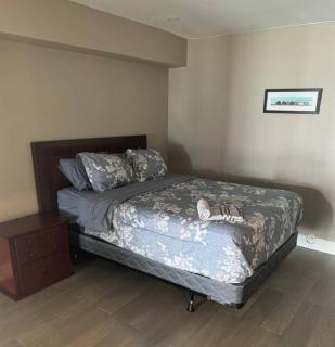 Beautiful Breezy Lake House! - Pickering - 9