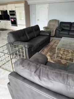 Beautiful Breezy Lake House! - Pickering - 2