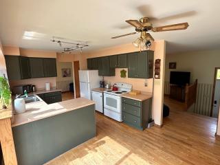 Charming Farmhouse - Grafton - 8