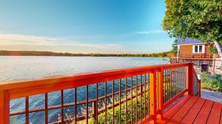 Cozy Lakefront Cottage - Coe Hill - 2