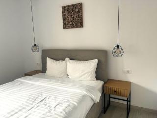Modern Escape in Urban Plaza - Braşov - 9